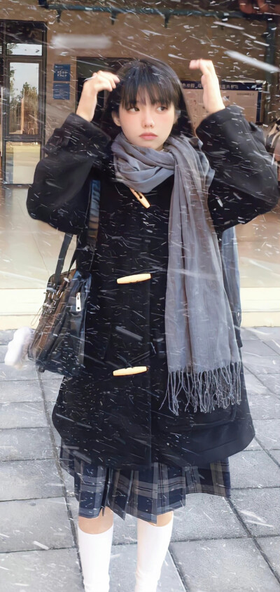 冬天的雪❄️ 人物 手机壁纸
#氛围感壁纸##小清新壁纸# ​​​