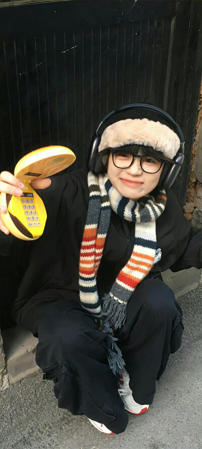 冬天的雪❄️ 人物 手机壁纸
#氛围感壁纸##小清新壁纸# ​​​