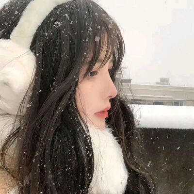 冬季下雪女生头像