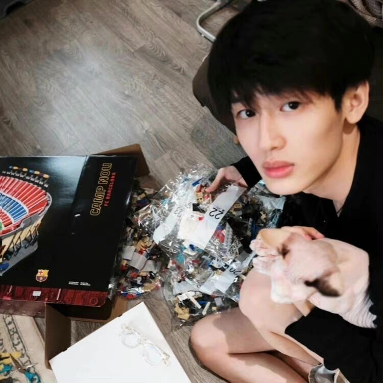 【锦鲤-】男生 头像 自截