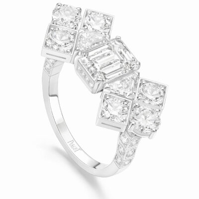 Piaget 推出「Solstice」高级珠宝系列第二篇章——「Give us the Night」，依然以季节交界的「至日」时刻为主题，新作设计灵感来自夜幕时分的狂欢庆典场景。设计师运用瑰丽明快的彩色宝石搭配纯净的钻石，演绎闪耀的…