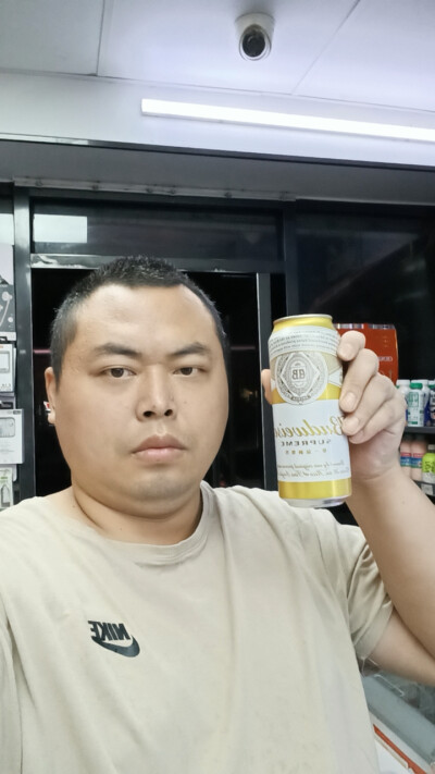 百威代言人陈奕迅尖叫运动员。