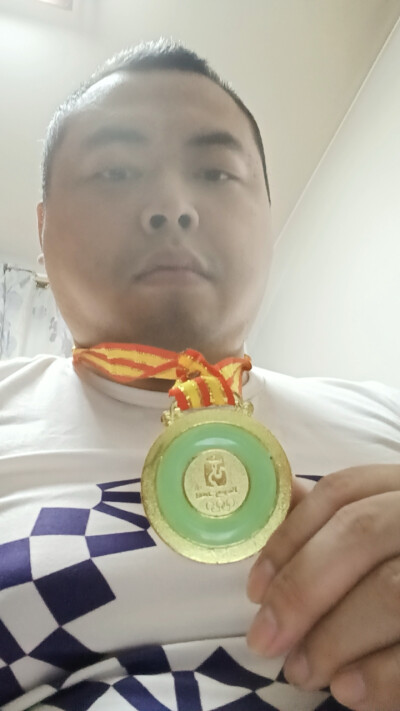 百威代言人陈奕迅尖叫运动员。