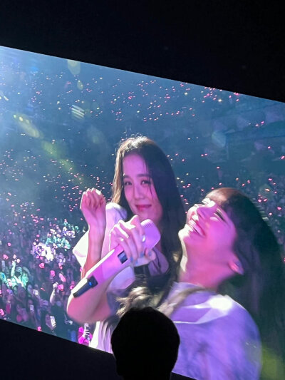 blackpink
jisoo Lisa