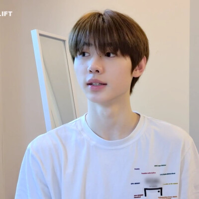 朴成训可二改
简介