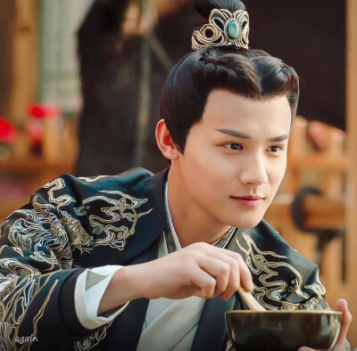 离人心上
郑业成