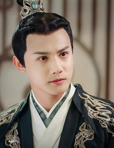 离人心上
郑业成