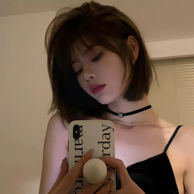 ᶜʰᵉʳⁱˢʰ ᵗʰᵉ ʳᵒᵐᵃⁿᵗⁱᶜ ᵘⁿⁱᵛᵉʳˢᵉ ᵃⁿᵈ ᵗʰᵉ ᵈᵃⁱˡʸ ˡⁱᶠᵉ.
心怀浪漫宇宙，也珍惜人间日常。