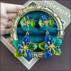 西洋中古蓝绿色五角花朵电镀真金耳钉耳饰复古耳夹耳环. * 购买:  https://item.taobao.com/item.htm?ft=t&id=694345248645