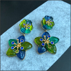 西洋中古蓝绿色五角花朵电镀真金耳钉耳饰复古耳夹耳环. * 购买:  https://item.taobao.com/item.htm?ft=t&id=694345248645