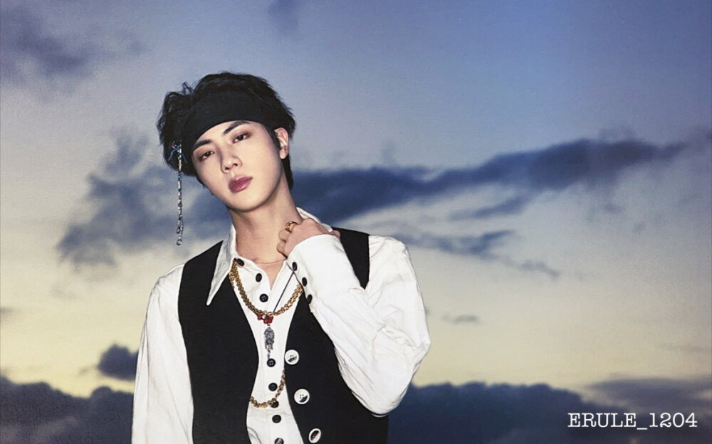 金硕珍
Me, Myself, and JIN 扫图
cr:ERULE_1204