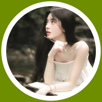 鞠婧祎（圆框）