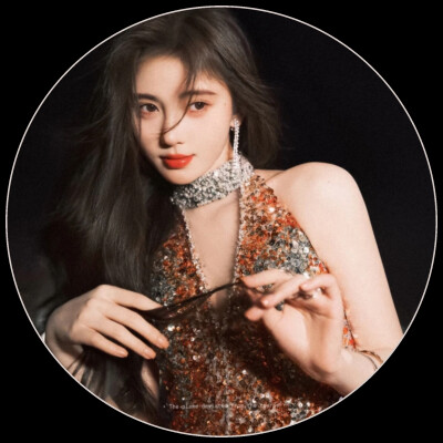 鞠婧祎（圆框）