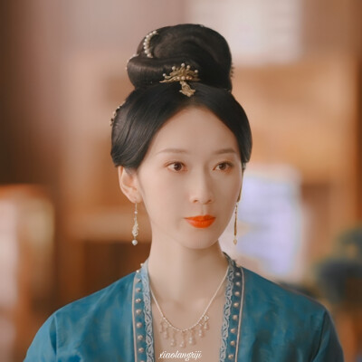 李薇×元英
田昕薇×刘令姿