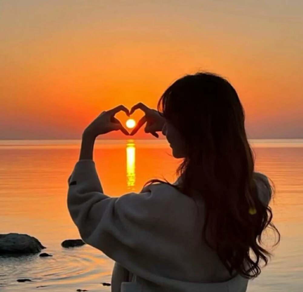 夕阳下的女生头像