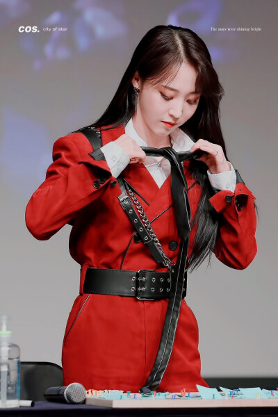 文星伊 moonbyul
/图源见logo ​​​侵删