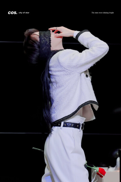 文星伊 moonbyul
/图源见logo ​​​侵删