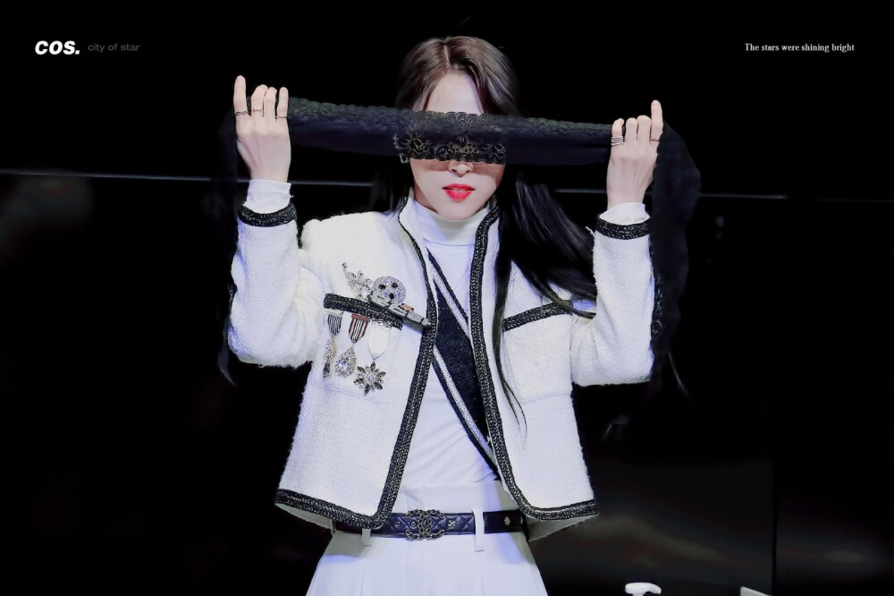 文星伊 moonbyul
/图源见logo ​​​侵删