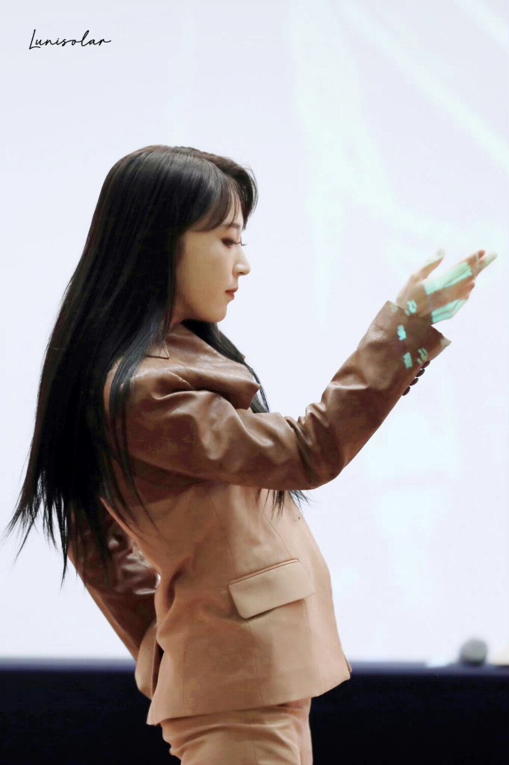 文星伊 moonbyul
/图源见logo ​​​侵删