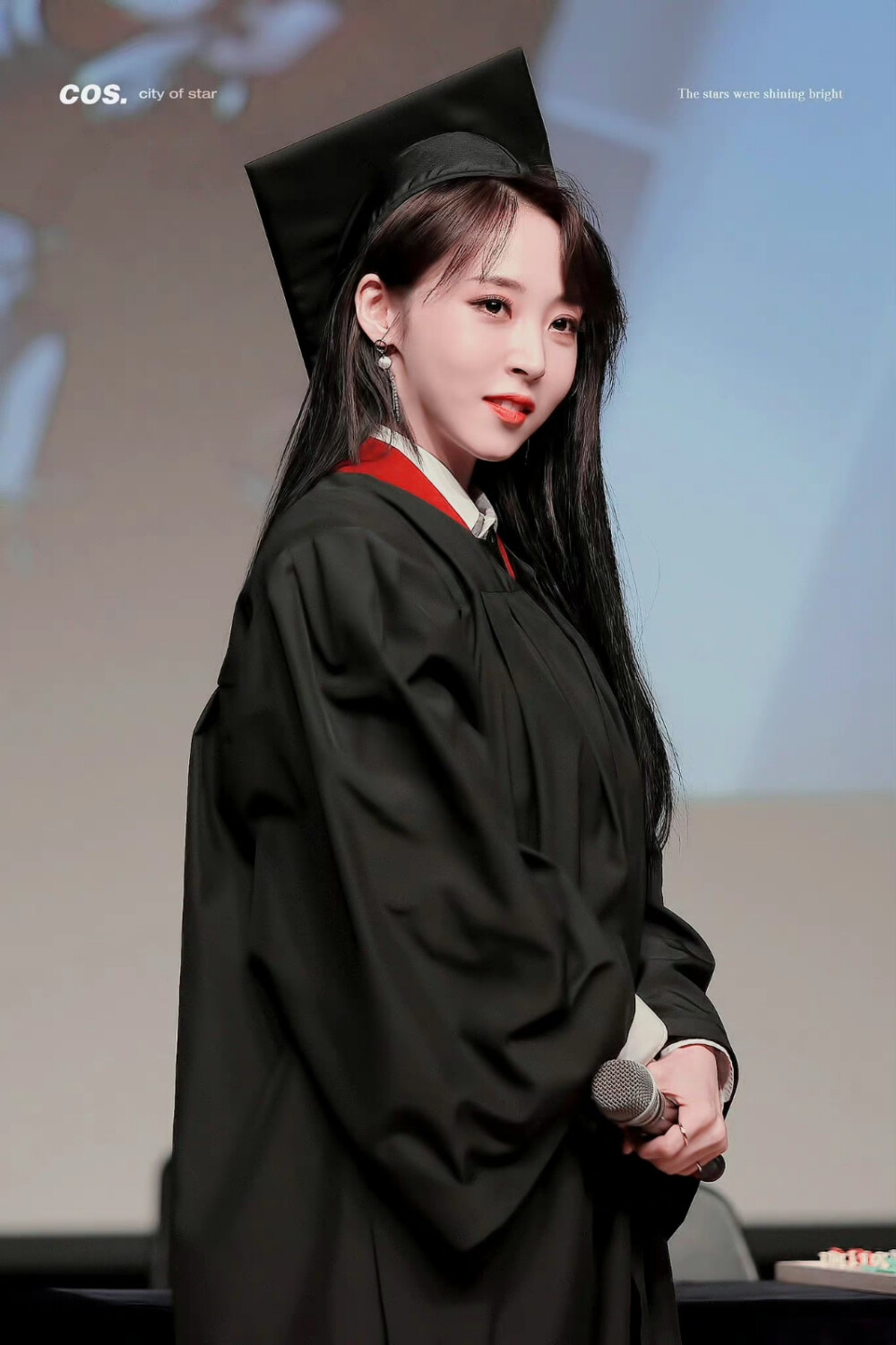 文星伊 moonbyul
/图源见logo ​​​侵删