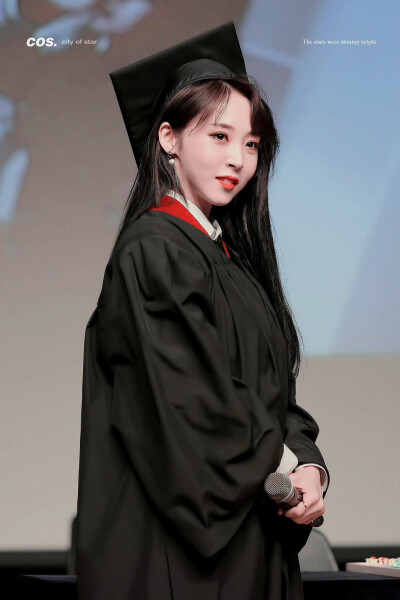 文星伊 moonbyul
/图源见logo ​​​侵删