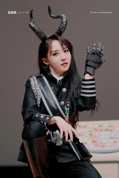 文星伊 moonbyul
/图源见logo ​​​侵删