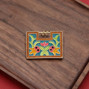 复古宫廷中国风珐琅锁富贵牡丹锦鲤徽章旗袍配饰小众胸针. * 购买:  https://item.taobao.com/item.htm?ft=t&id=694623112823