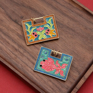 复古宫廷中国风珐琅锁富贵牡丹锦鲤徽章旗袍配饰小众胸针. * 购买:  https://item.taobao.com/item.htm?ft=t&id=694623112823