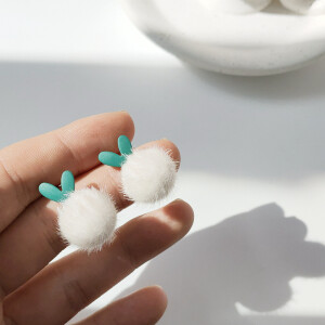 ins韩国少女爱心甜美毛绒球耳饰925银针气质耳钉复古耳环. * 购买:  https://weidian.com/item.html?itemID=5989566363