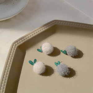 ins韩国少女爱心甜美毛绒球耳饰925银针气质耳钉复古耳环. * 购买:  https://weidian.com/item.html?itemID=5989566363