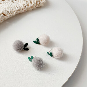 ins韩国少女爱心甜美毛绒球耳饰925银针气质耳钉复古耳环. * 购买:  https://weidian.com/item.html?itemID=5989566363