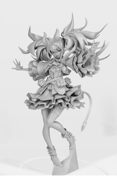 素描阶段大作业作品来咯！小画家学习素描理论，结合对结构透视，光影，空间的理解，创作出这套临摹手办的素描练习，大家看出来是画的了吗？我还以为是照片呢