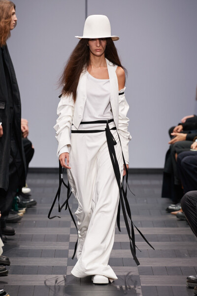 Ann Demeulemeester 2022年春夏高级成衣
