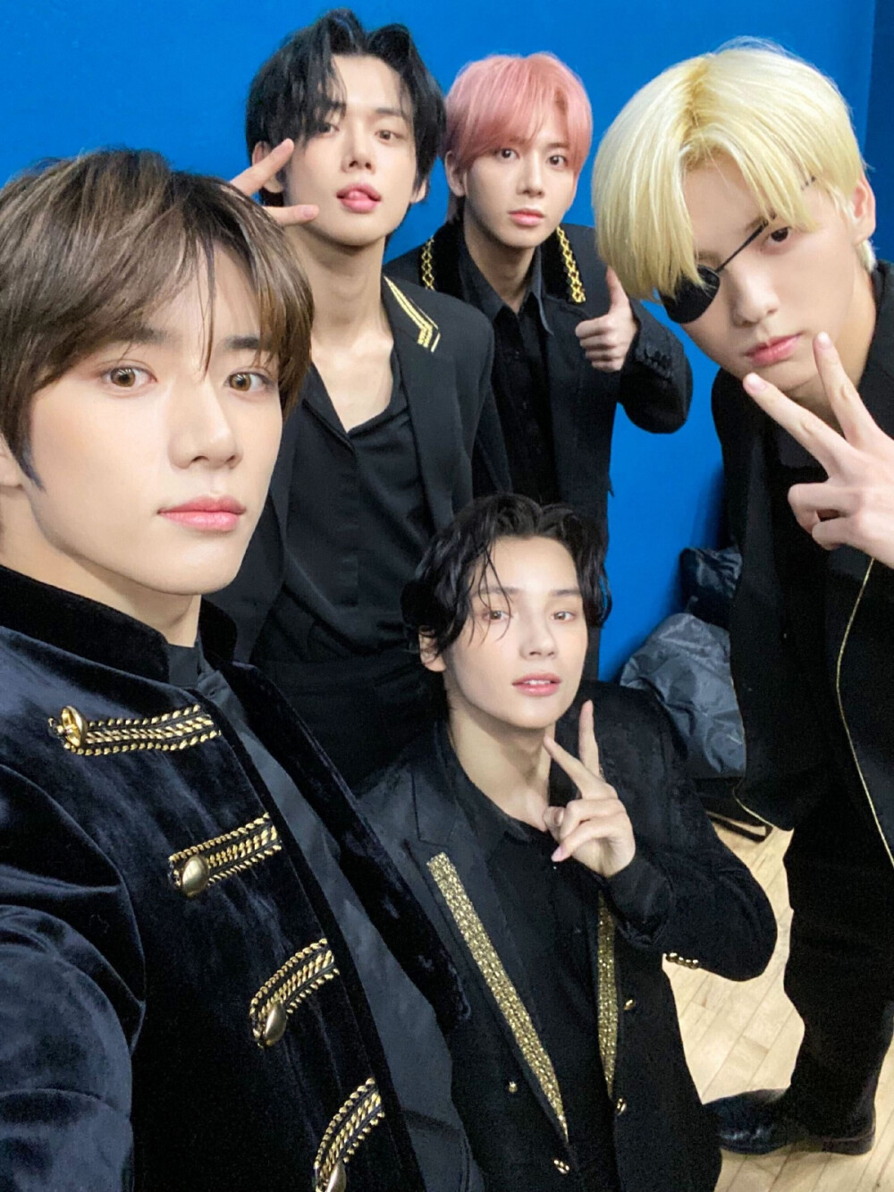 tomorrow x together 崔然竣 自拍