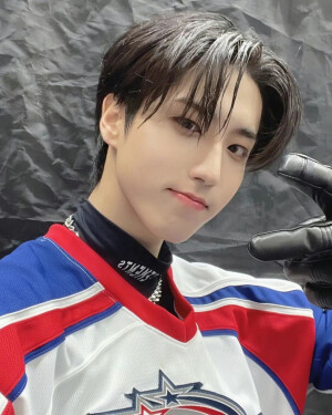 straykids 韩知城 221216kbs官方自拍 
年末帅飞的阔卡！