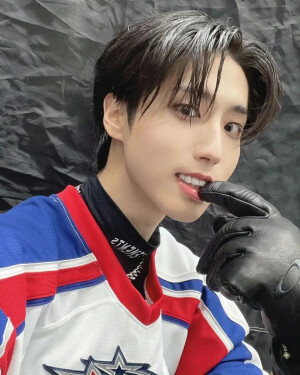 straykids 韩知城 221216kbs官方自拍 
年末帅飞的阔卡！