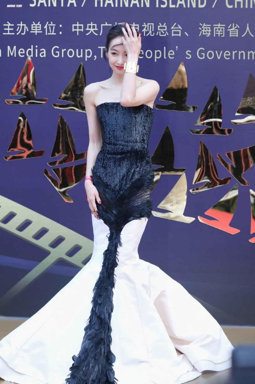 宋茜 海南国际电影节红毯
Georges Chakra Couture F/W 2012 黑白拼色抹胸鱼尾裙
weibo@小象王国