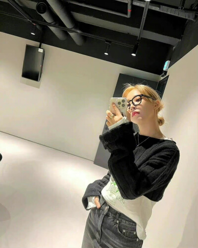 文星伊 moonbyul
/图源见logo ​​​侵删