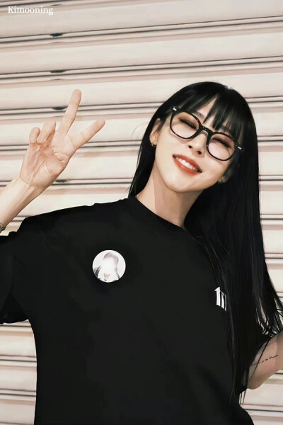 文星伊 moonbyul
/图源见logo ​​​侵删