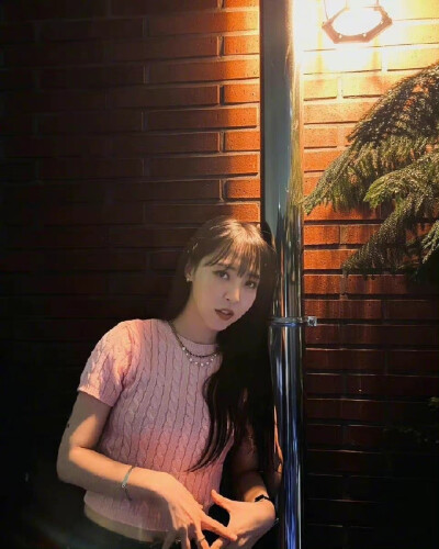 文星伊 moonbyul
/图源见logo ​​​侵删