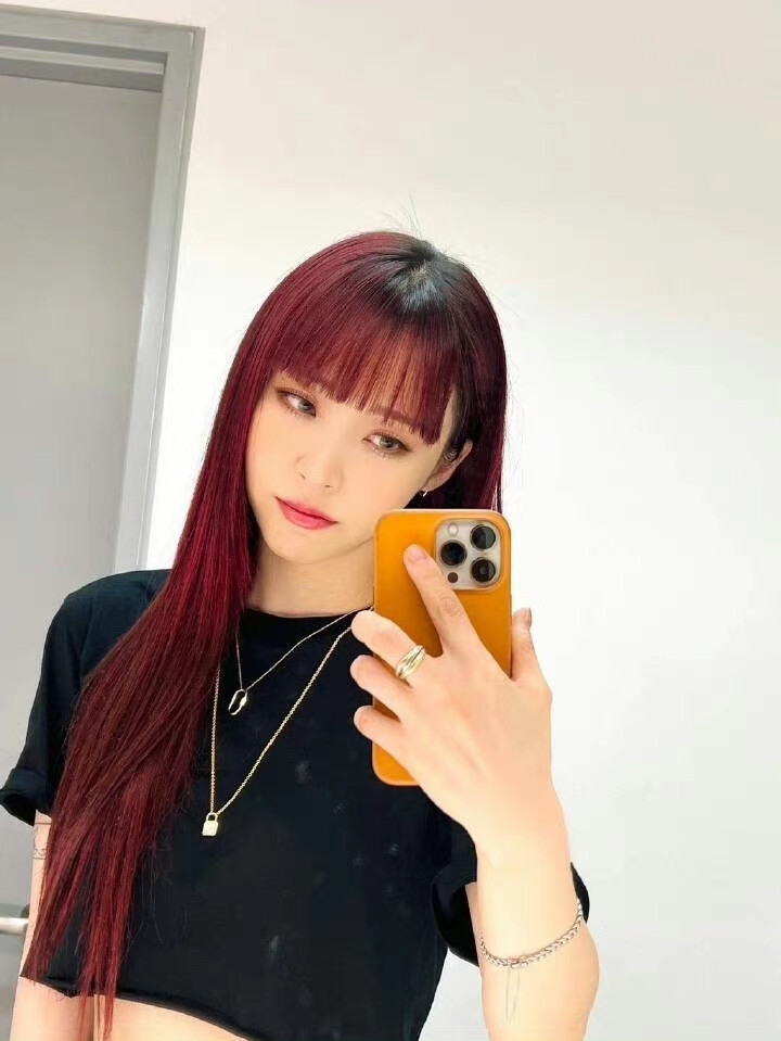 文星伊 moonbyul
/图源见logo ​​​侵删