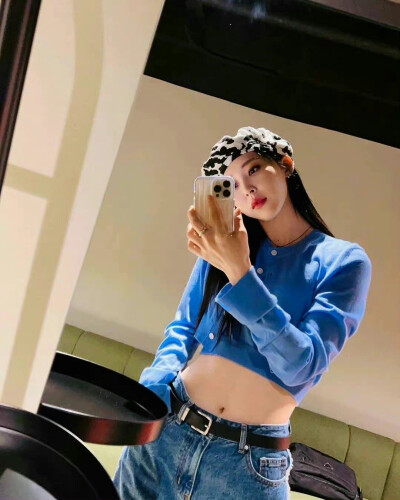 文星伊 moonbyul
/图源见logo ​​​侵删