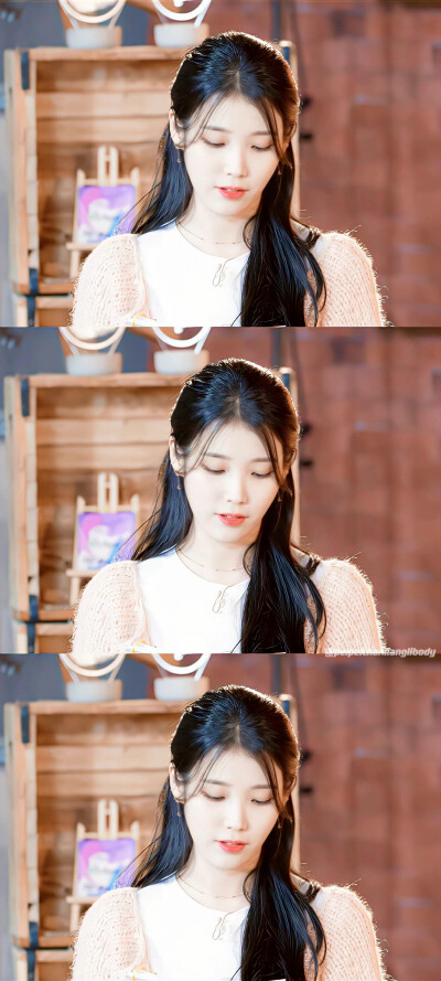 IU | IU的Palette
cr:·佩佩馋俩丽body·