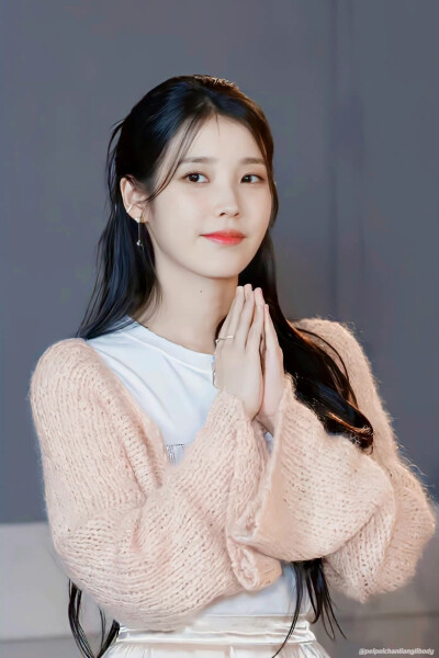 IU | IU的Palette
cr:·佩佩馋俩丽body·