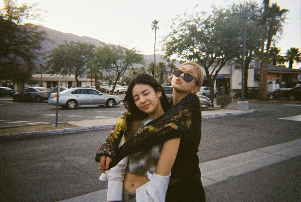 崔智秀 & 申有娜 /图源见logo 676767侵删