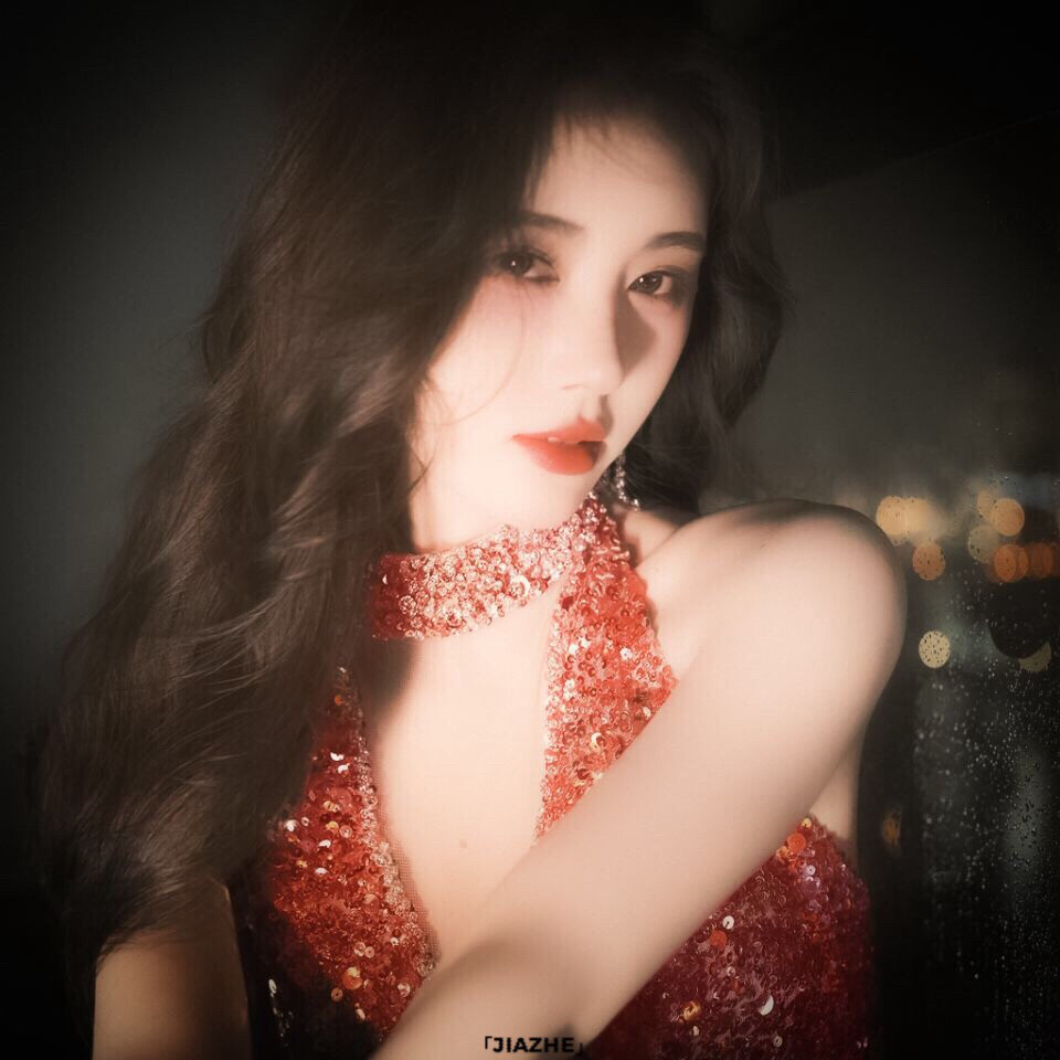 烈焰红唇^불꽃 붉은 입술
原朴吱吱