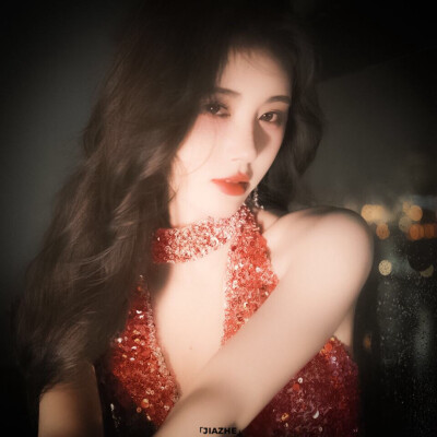 烈焰红唇^불꽃 붉은 입술
原朴吱吱