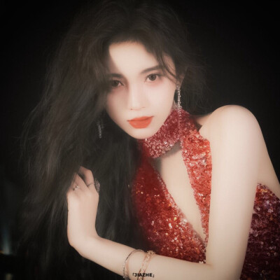 烈焰红唇^불꽃 붉은 입술
原朴吱吱