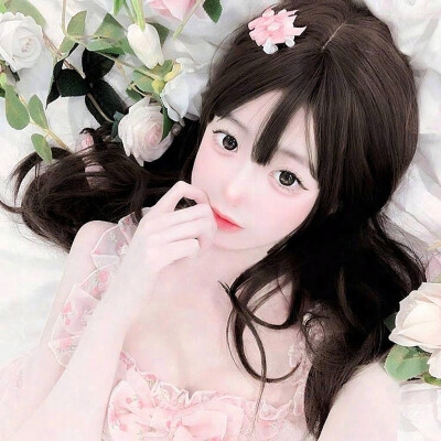 尤野桃
(这个小晴听说是拍外景骂定制圈的人 介意就不要用)