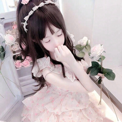 尤野桃
(这个小晴听说是拍外景骂定制圈的人 介意就不要用)